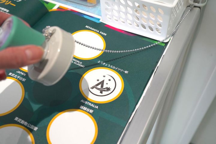 画像: おみやげを買って電車に乗る前に、もうひとイベント