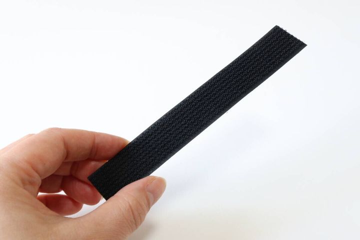 ダイソーのフリーマジック（黒、熱に強い粘着、25mm×15cm）のビジュアル