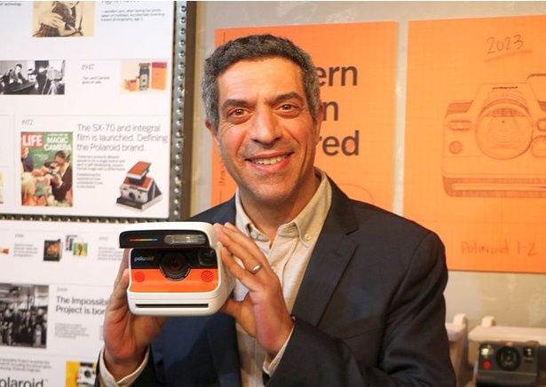 ポラロイド社CEOのDan Dossaさんにインタビュー