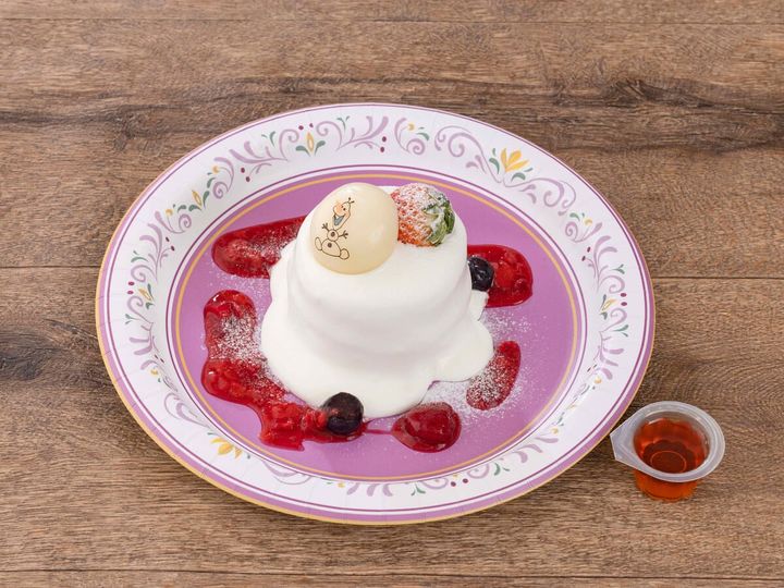 ベリーホイップパンケーキ、メイプルソース付き