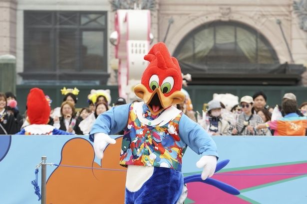 ウッディー・ウッドペッカーが盛り上げる特別鑑賞エリア