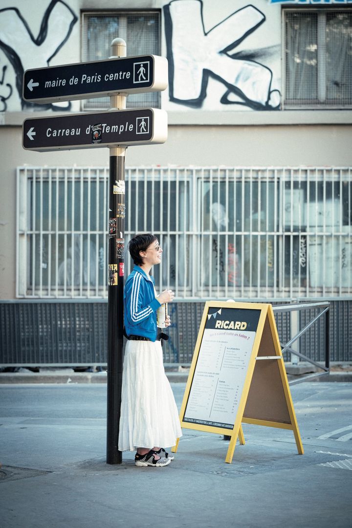 この春マネしたいコーデナンバーワン！フェミニンなロングスカート×トラックジャケット