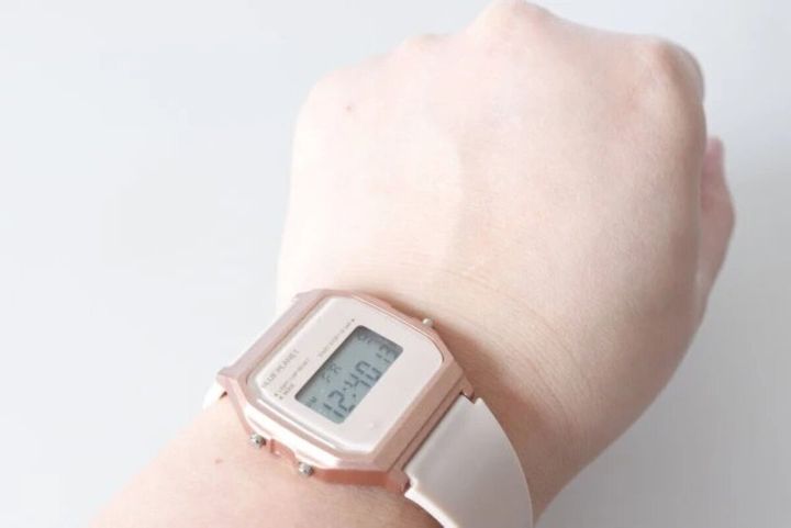 ダイソー デジタルウォッチ（ブループラネット、ベージュ）