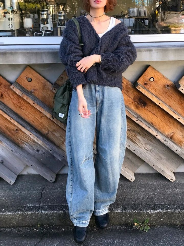 2026春大人女性おすすめワイドデニムシャギーニットコーデ