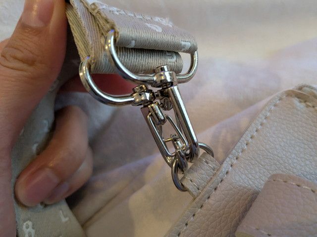 SOU・SOU レザー調スマホポシェット ストラップ金具