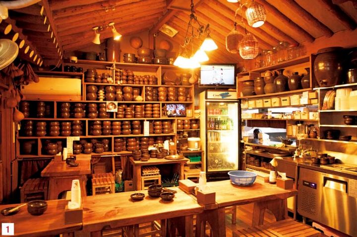 1.築110年以上の歴史がある韓屋造りの店内。