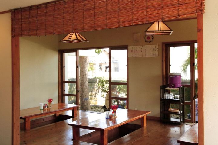 掘りごたつ式の座敷席は子ども連れでも安心