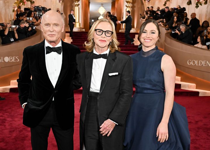 ゴールデン・グローブ賞には夫のエド・ハリスと娘とともに出席した。