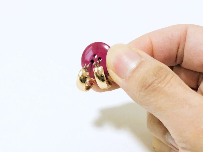 余った『予備ボタン』の意外な活用アイデア。地味に便利だけど、旅先で役に立つ♪