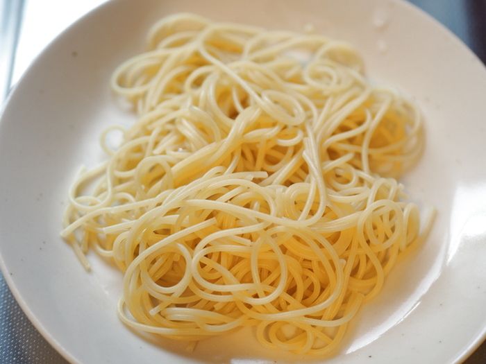 パスタを水に漬けるだけで…！？乾麺パスタが生パスタに大変身。驚くほどもちもち食感に♪