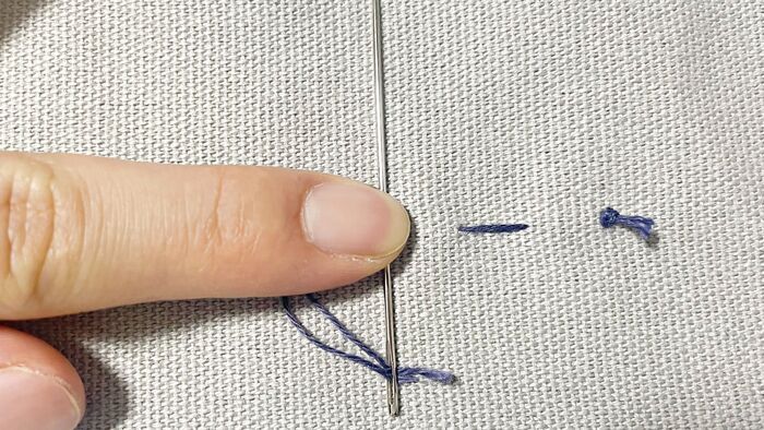 糸が短くても大丈夫！キレイに『玉止め』する裏ワザ。知っておくと超便利♡