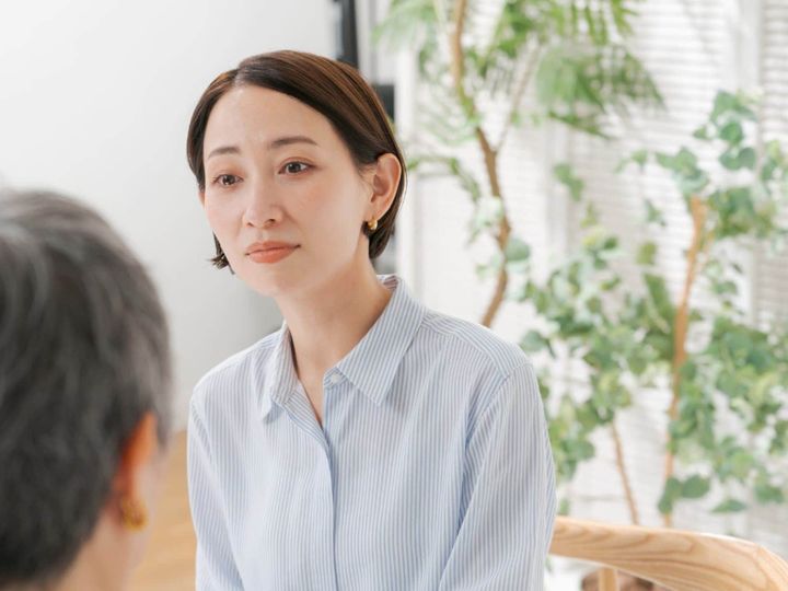 京都府舞鶴市在住・45歳女性が実家暮らしを選ぶ理由とは？ All About ニュース編集部が実施した「実家暮らし」に関する調査から、現在実家暮らしをしている人の生活費や将来の計画などを紹介します。