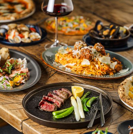 【神奈川県横浜市】10色のPIZZAなど新しいイタリアン体験を提案！「The TRATTORIA SALVATORE CAFE」誕生