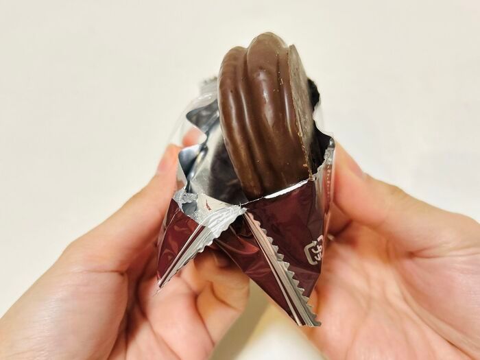 チョコパイ食べる時はこう開けて♡ボロボロこぼれずにキレイに食べる裏ワザ！