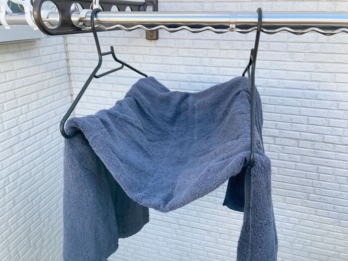 花粉で洗濯物が干せないときは！〈部屋干しの生乾きから卒業〉ハンガー干しの乾きやすいコツ3連発♪