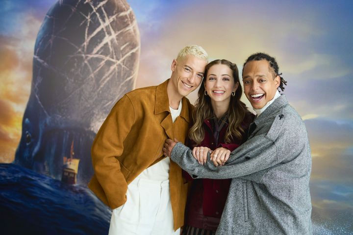 （左から）タズ・スカイラー、エミリー・ラッド、ジェイコブ・ロメロ クランクイン！ 写真：上野留加 width=