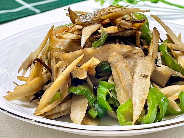 ピーマンとごぼうの塩昆布きんぴら