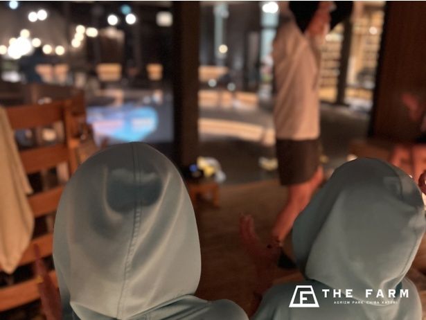  男女共用のサウナガーデンでは毎日16時、20時に香りと音を楽しむ熱波「アウフグースイベント」を開催