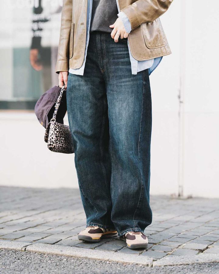 春を感じる“デニムパンツ”ルック5選。定番アイテムこそ着こなしで個性的に【TOKYO SNAP】