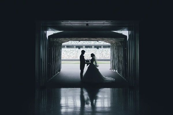 【東京都新宿区】ワタベウェディングが、MUFGスタジアム(国立競技場)でウェディングフォトを実施