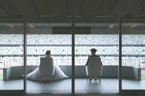 【東京都新宿区】ワタベウェディングが、MUFGスタジアム(国立競技場)でウェディングフォトを実施