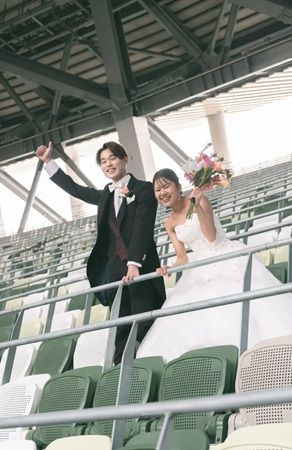 【東京都新宿区】ワタベウェディングが、MUFGスタジアム(国立競技場)でウェディングフォトを実施