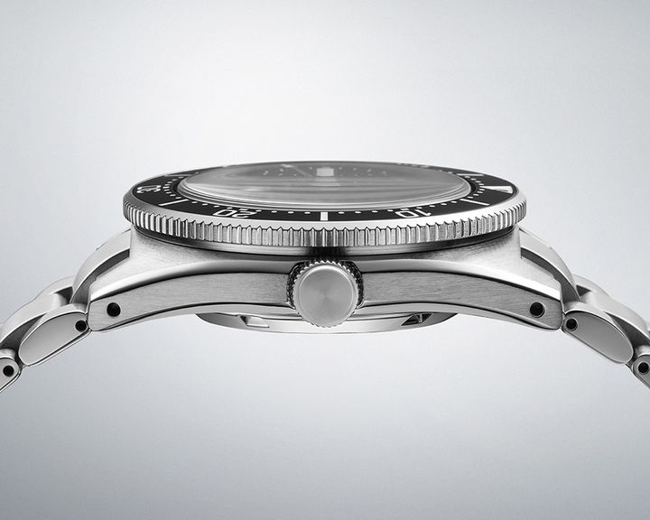 SBDC197のケース厚は、13mm