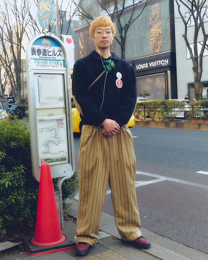 【スナップ】天気がいい日は明るいカラーを足元に入れるというライフハック