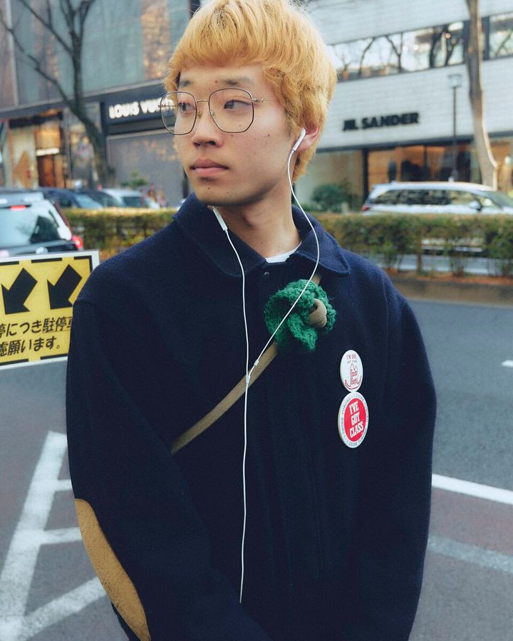 【スナップ】天気がいい日は明るいカラーを足元に入れるというライフハック