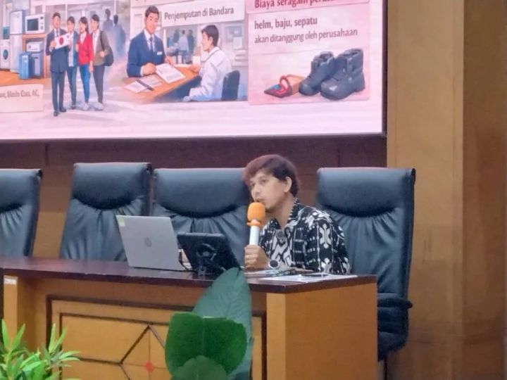 カリキュラムについて説明するROY マルディアン氏