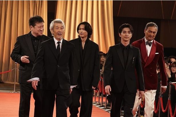 【写真を見る】佐藤二朗(『爆弾』)や田中泯(『国宝』)、松村北斗(『ファーストキス 1ST KISS』)、横浜流星(『国宝』)、渡辺謙(『国宝』)らがレッドカーペットを歩いた [c]日本アカデミー賞協会