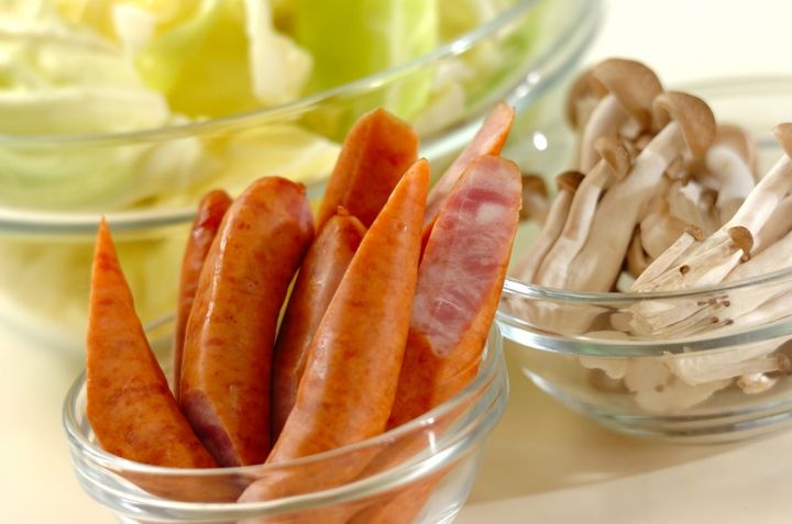 春キャベツとソーセージのホットサラダの下準備1