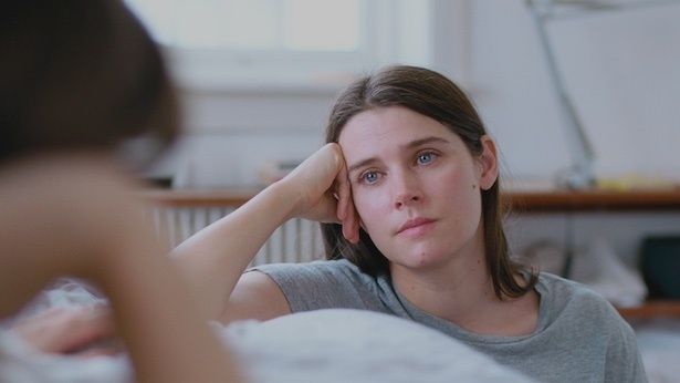 ノーラの妹・アグネス(インガ・イブスドッテル・リレオース) (C) 2025 MER FILM / EYE EYE PICTURES / LUMEN / MK PRODUCTIONS / ZENTROPA ENTERTAINMENTS5 APS / ZENTROPA SWEDEN AB / KOMPLIZEN FILM / BRITISH BROADCASTING CORPORATION / ARTE FRANCE CINÉMA / FILM I VÄST / OSLO FILM FUND / MEDIEFONDET ZEFYR / ZDF / ARTE