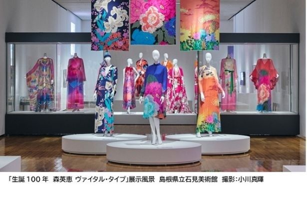 代表作が一堂に会する会場。森英恵の世界観を体感できる空間