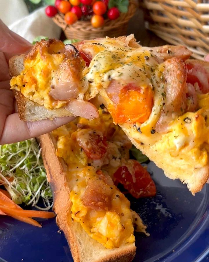 ふわとろ卵とチーズのごちそうトースト