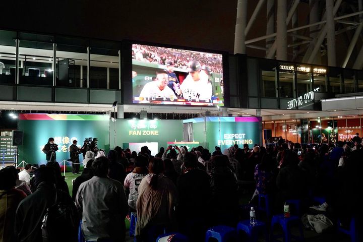 画像11: ファン300人で日韓戦を見届けるウォッチパーティーがスタート！