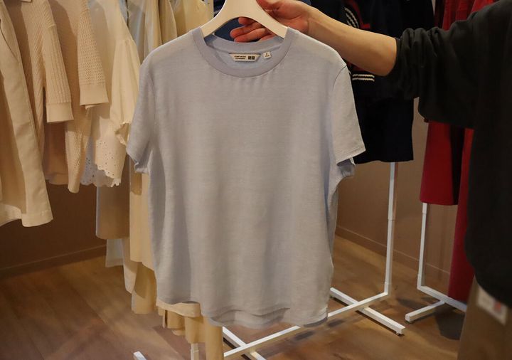 ユニクロ×コントワー・デ・コトニエ リネンクルーネックT