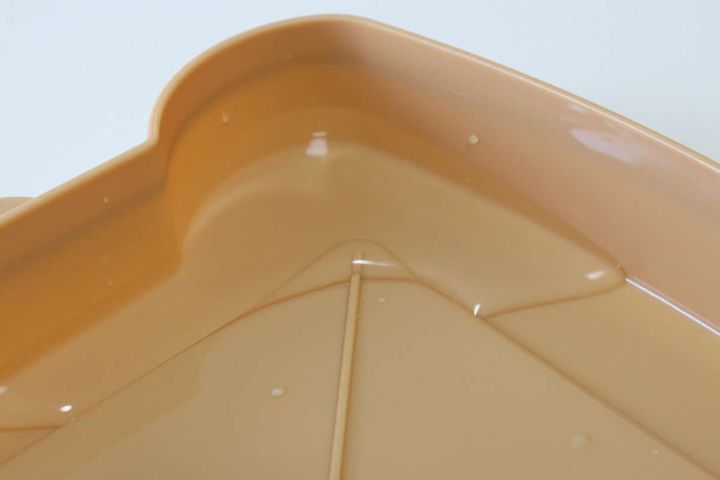 ダイソーの電子レンジ調理器 食パンに小さじ1杯の水を底に入れた様子