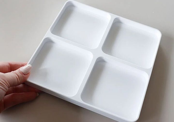 ダイソー 卓上収納ケース（組み立てタイプ、台座、4ブロック）