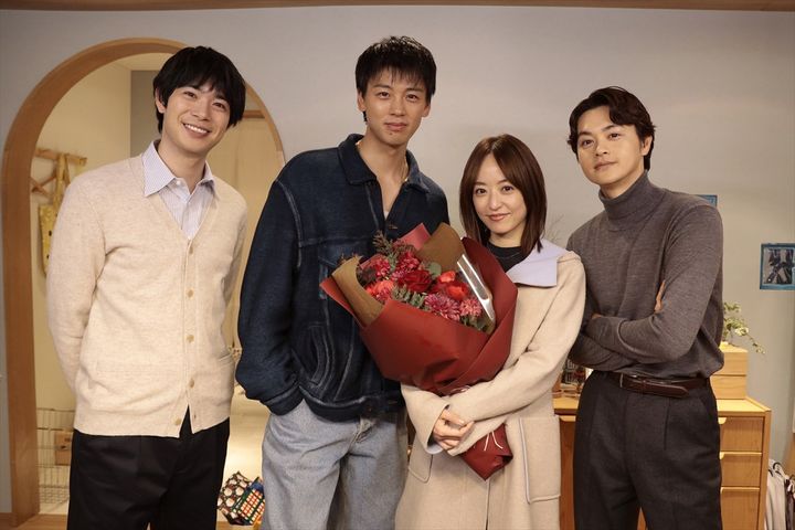 『再会～Silent Truth～』メインキャストたちがクランクアップ （C）テレビ朝日 width=