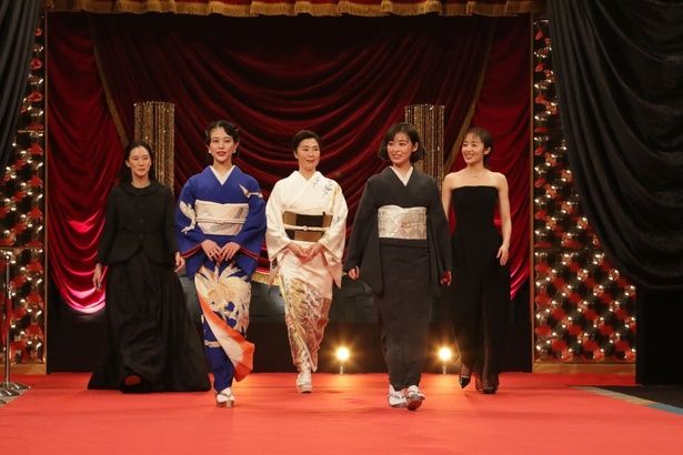 第49回日本アカデミー賞、優秀助演女優賞を受賞したメンバー [c]日本アカデミー賞協会