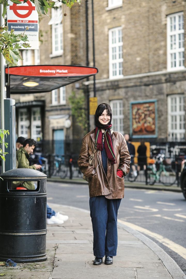 季節の変わり目はレトロな雰囲気で。レザージャケットを主役にしたコーデ