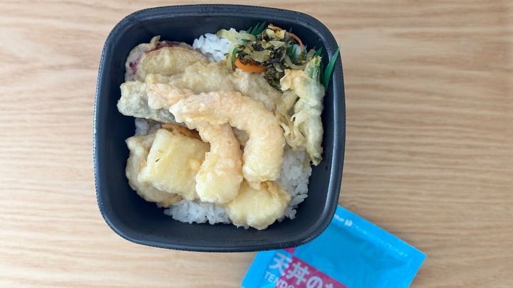 【期間限定】で人気の味が再登場！【ほっともっと】の「海鮮天丼」が贅沢