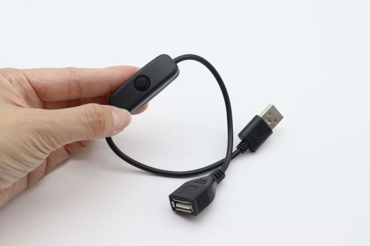 ダイソーのスイッチ付USBケーブルの長さ25cm