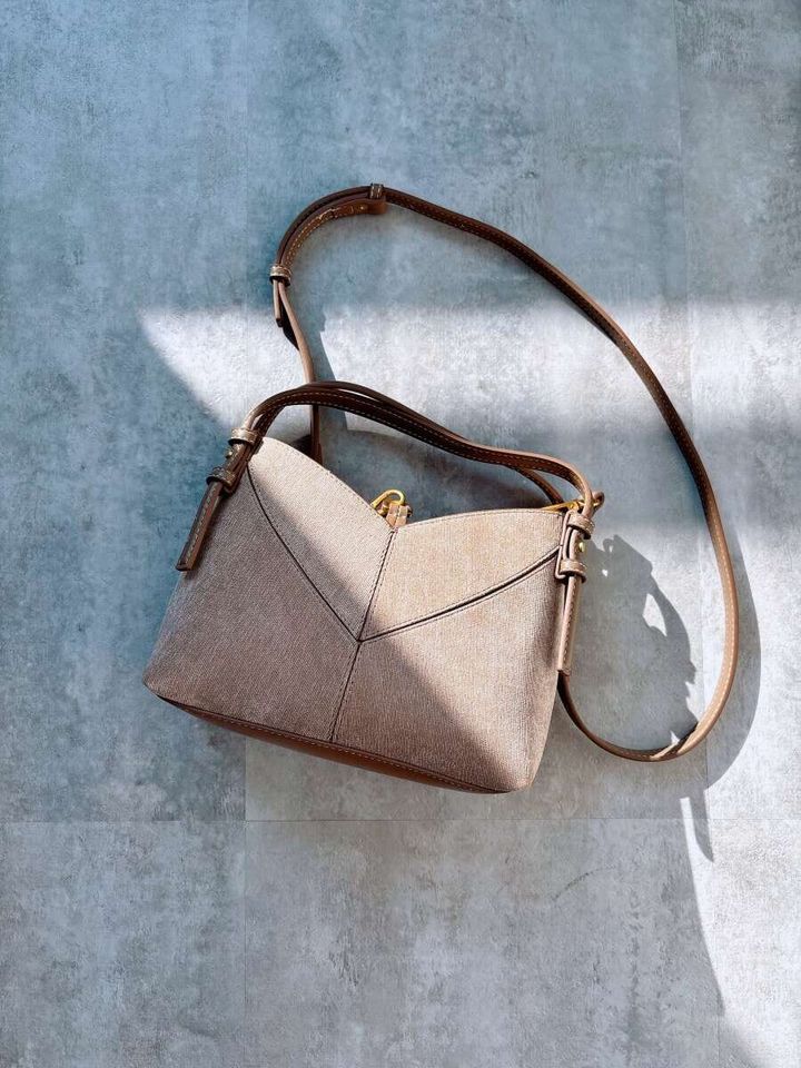 ZARA ステッチ入りミニショッパー