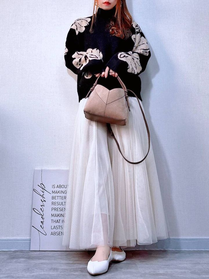 ZARA ステッチ入りミニショッパー 黒ニットコーデ