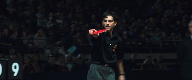 卓球で世界チャンピオンを目指す野心家の主人公、マーティ・マウザー [c] 2025 ITTF Rights LLC. All Rights Reserved.