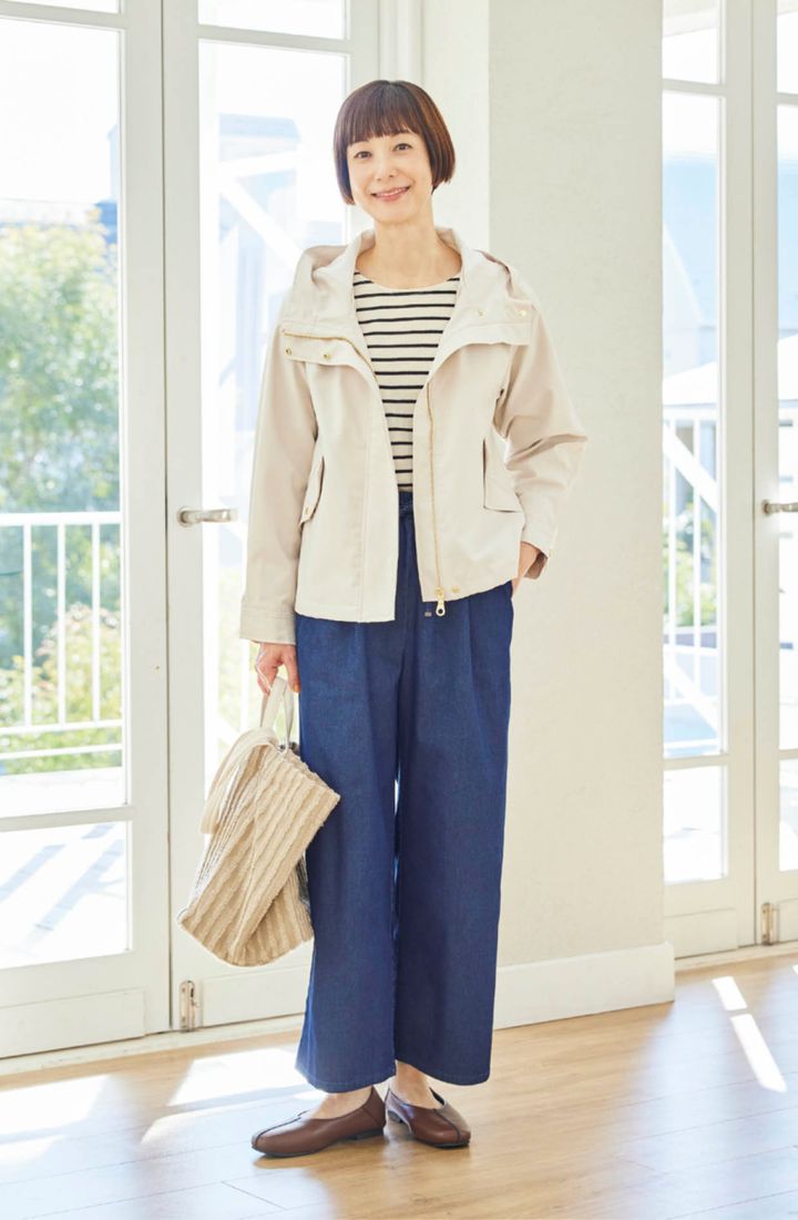 デニムパンツ¥2,189、ジャケット¥3,289、中に着たプルオーバー¥1,419、バッグ¥2,420（すべてシーズン リーズン バイ リン アンド レッド／しまむら） 靴（しまむら参考商品）