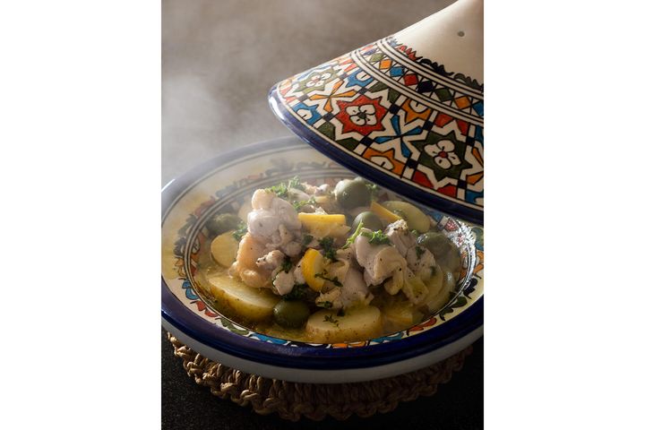 しっとり柔らかな食感がたまらない“鶏肉と新じゃがいものタジン”