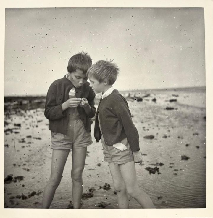 バヌアツでは家から100メートルでもう太平洋。「貝を拾ったり木に登ったりして、毎日海を見ながら遊んでいました」